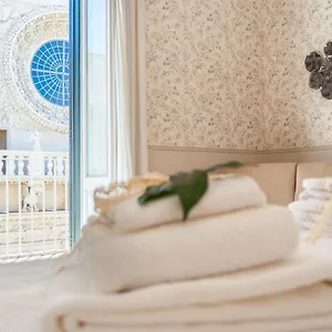 https://bb-risveglio-col-rosone.lecce-hotels.com