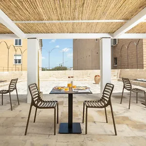 https://palazzo-dei-tolomei.lecce-hotels.com