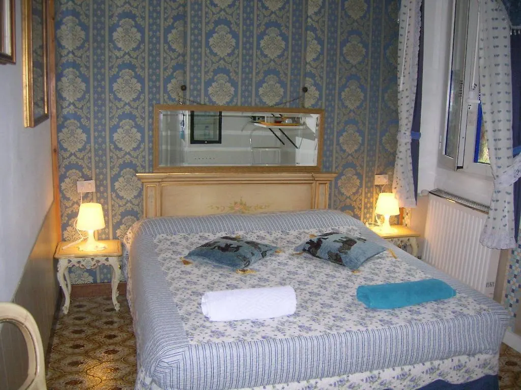 Bed and Breakfast Biennale Venezia 0*,  Italia